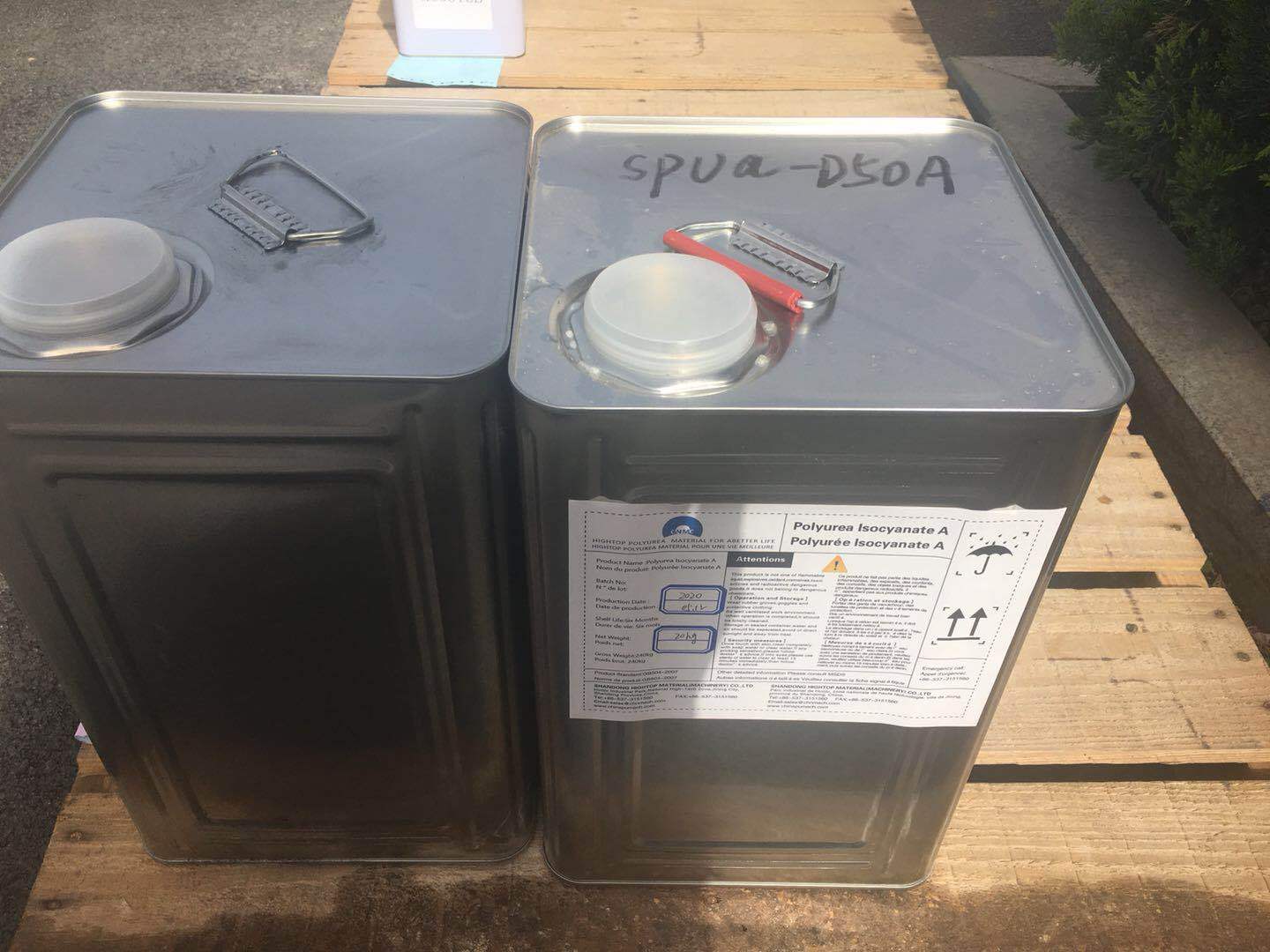 Entrega de fábrica 1:1 materia prima de poliurea de dos componentes 4:1 Cepillo de mano de dos componentes poliurea ingeniería anticorrosión a prueba de agua