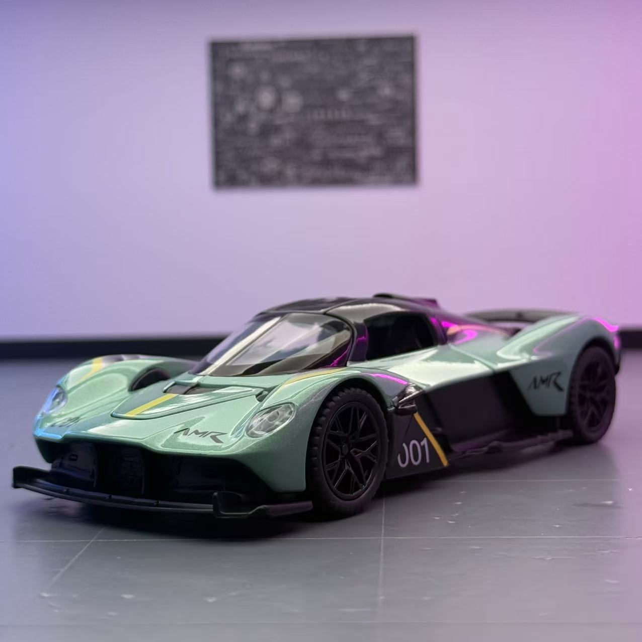 Li Jiaxin modelo de coche de aleación 1 a 32 Martin-Valkyrie coche deportivo retroceso coche de juguete para niños decoración del modelo de sonido