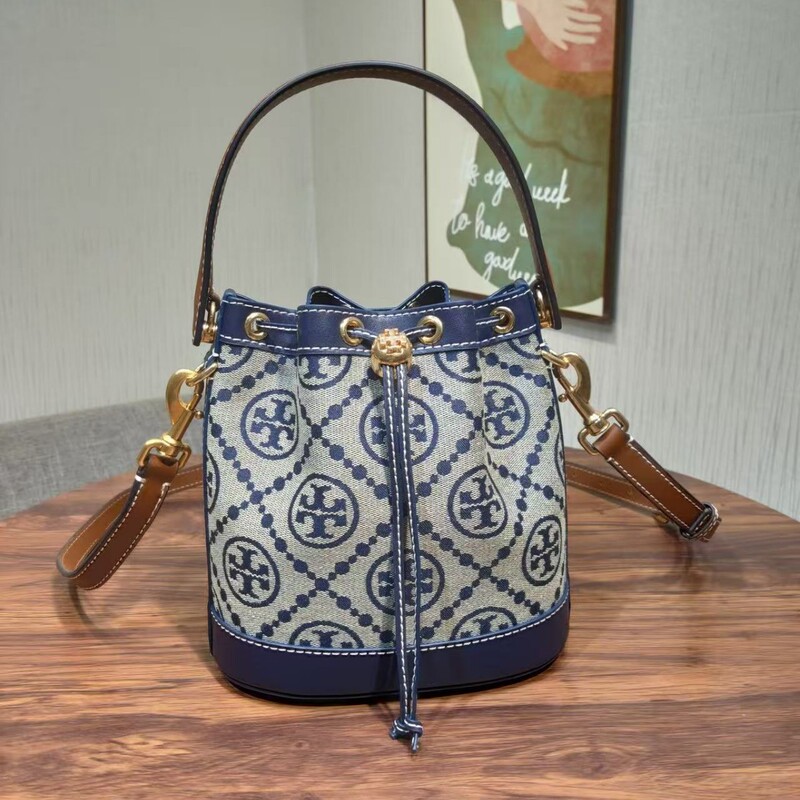 Vintage Embossed Floral Handbag, Luxury Drawstring Crossbody Bag for Socialites, Stylish Single Shoulder Bag, Popular Online Style