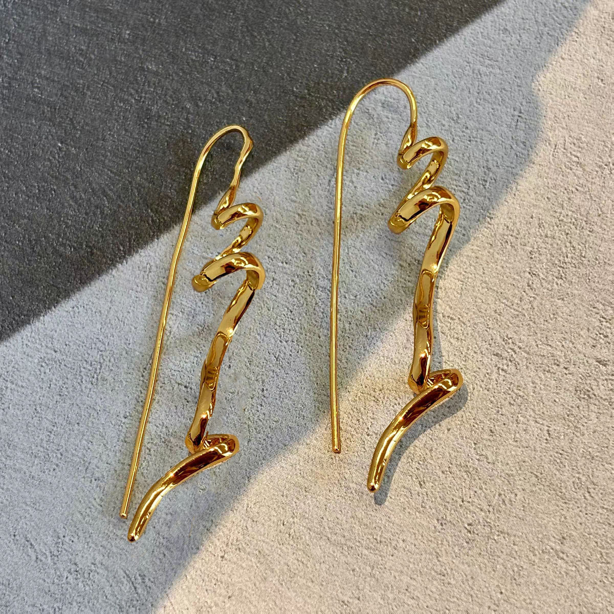 European and American French Golden Stereo Asymmetrical Earrings for Women Niche Design Exaggerated Earrings Cool Style Earrings