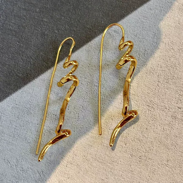 European and American French Golden Stereo Asymmetrical Earrings for Women Niche Design Exaggerated Earrings Cool Style Earrings