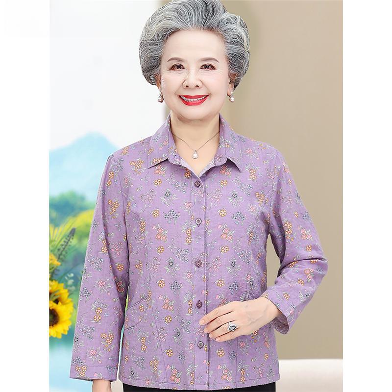 おばあさんは春と秋の純綿の長袖のシャツの中でお年寄りの秋の服の女性の洋風のお母さんの薄いコートのおばあさんの服を詰めます。|undefined
