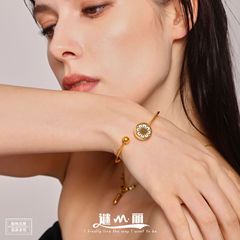 謎麗フランス小菊超仙海水貝弾力軟線調節開口ブレスレットinsチタン鋼アクセサリー色あせない