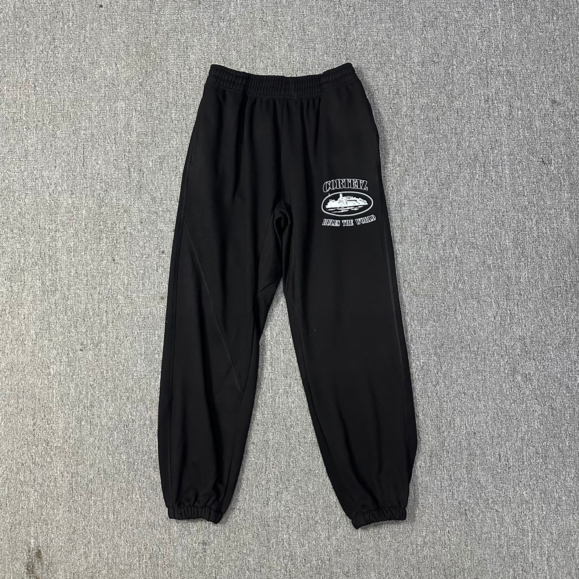 813 black pants