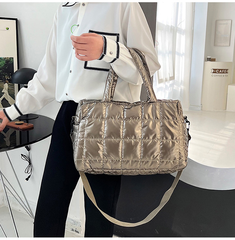 Nuevo otoño / invierno 2024 bolso de mujer de gran capacidad bolso de algodón espacial bolso ligero bolso de hombro de mujer bolso Ometo