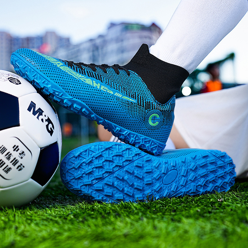 Zapatos de fútbol al por mayor de tamaño grande de alto impacto para niños zapatos de clavos de cuero pegamento de clavos largos zapatos deportivos adolescentes de tamaño grande