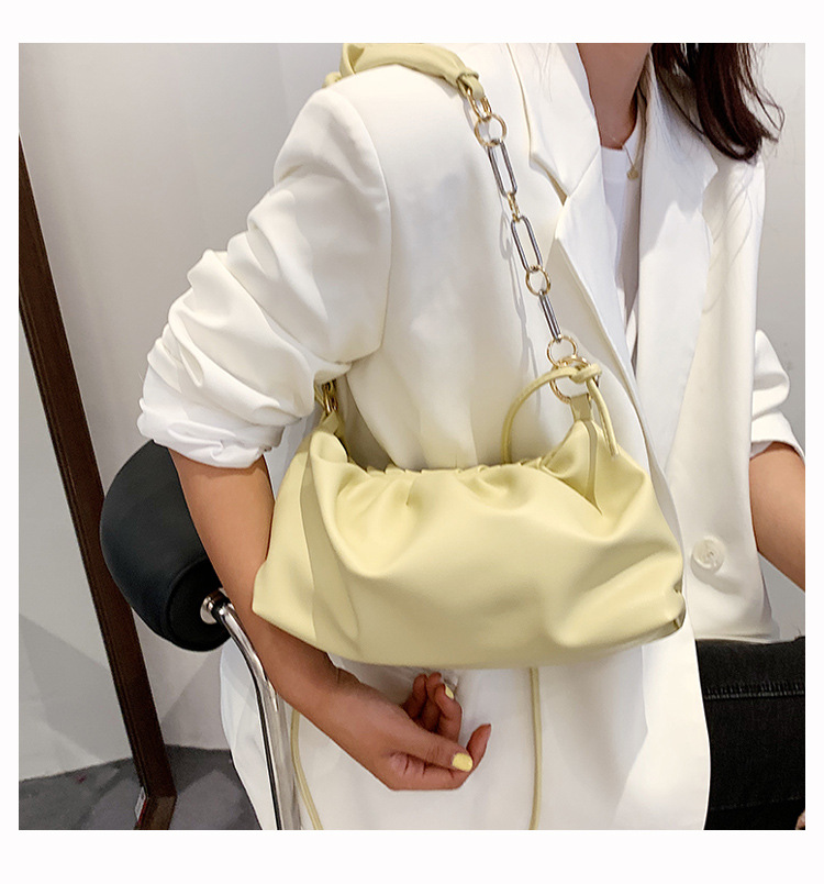 Western Style Pleated Chain Cloud Bag Female Summer 2021 New Fashion Simple Shoulder Underarm Bag Crossbody Dumpling Bag display picture 1