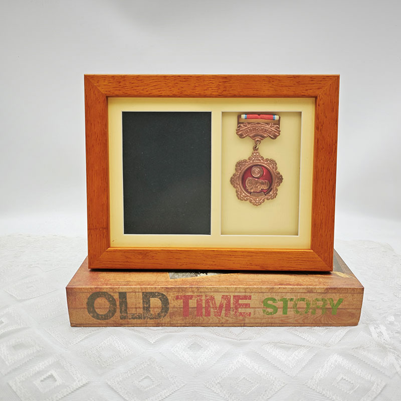 White Wood Medal Teacher's Day Photo Frame Gift Recognition Medal Veteran Retirement Souvenir Wooden Certificate Frame