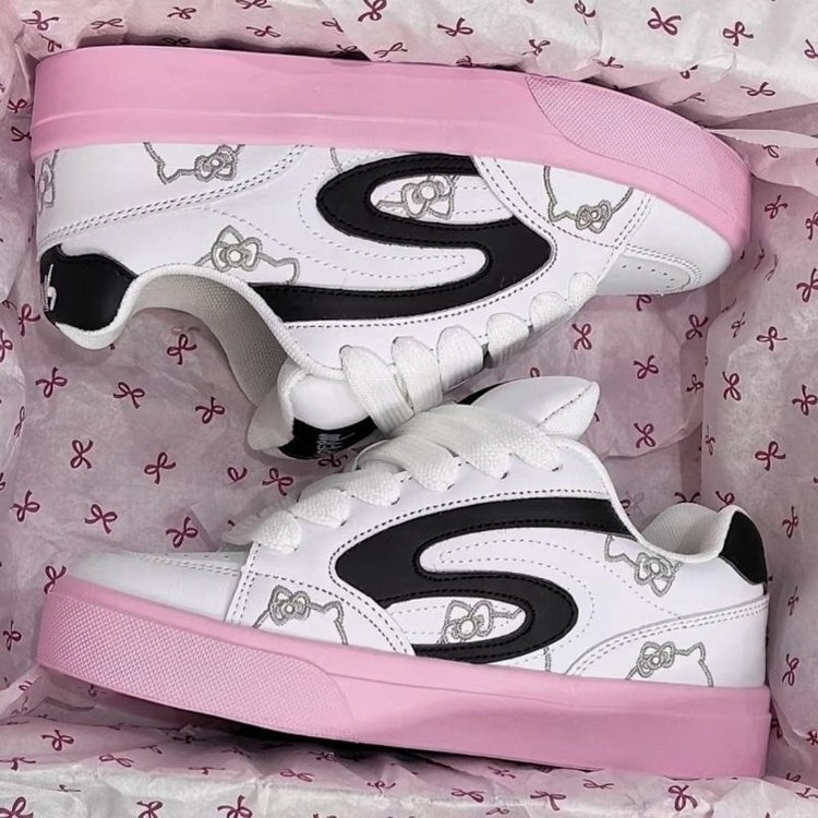 Original Girly Heart Bread Shoes for Women Ins Trend 2025 Spring and Summer New Versatile Chic Sports Casual White Shoes Original Girly Heart Bread Shoes for Women Ins Trend 2025 Spring and Summer New Versatile Chic Sports Casual White Shoes