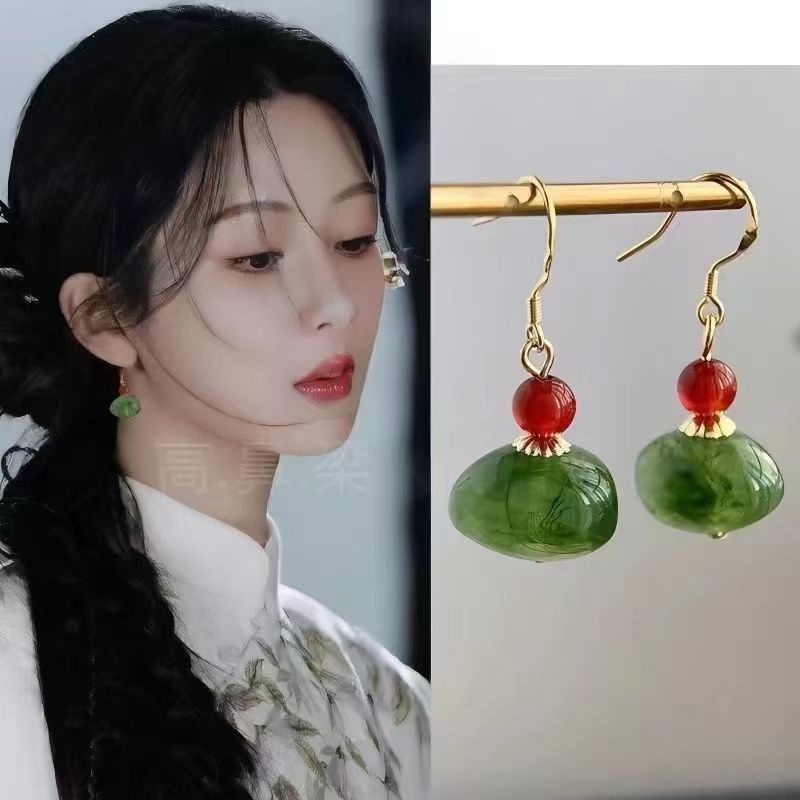 Green geometric retro fashionable sophisticated earrings