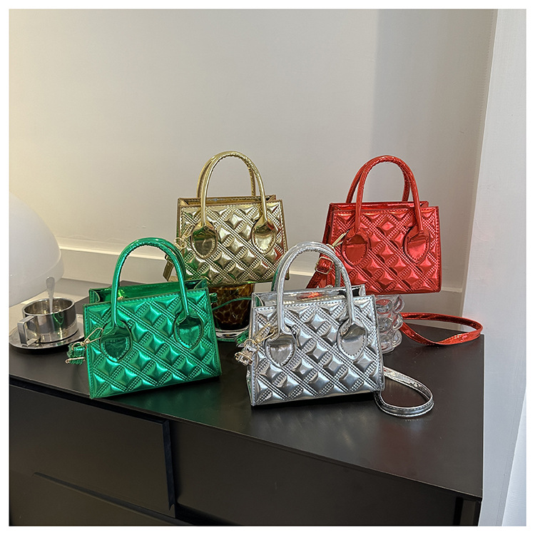 Piccola borsa a tracolla quadrata in vernice effetto goffrato_voghion.com
