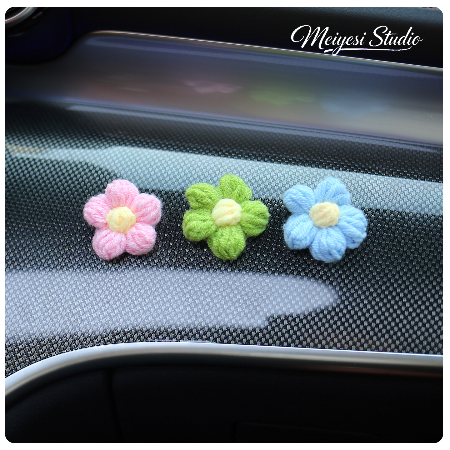 La versión coreana de la elegancia de flores de color creativas para adornos de automóviles, decoraciones de automóviles de alta calidad, flores de lana de la niña.