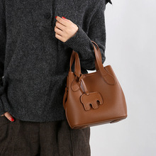 �n�漃ɫС������˻@�Ӱ���Ů2025�¿�r�д��Ćμ�б���