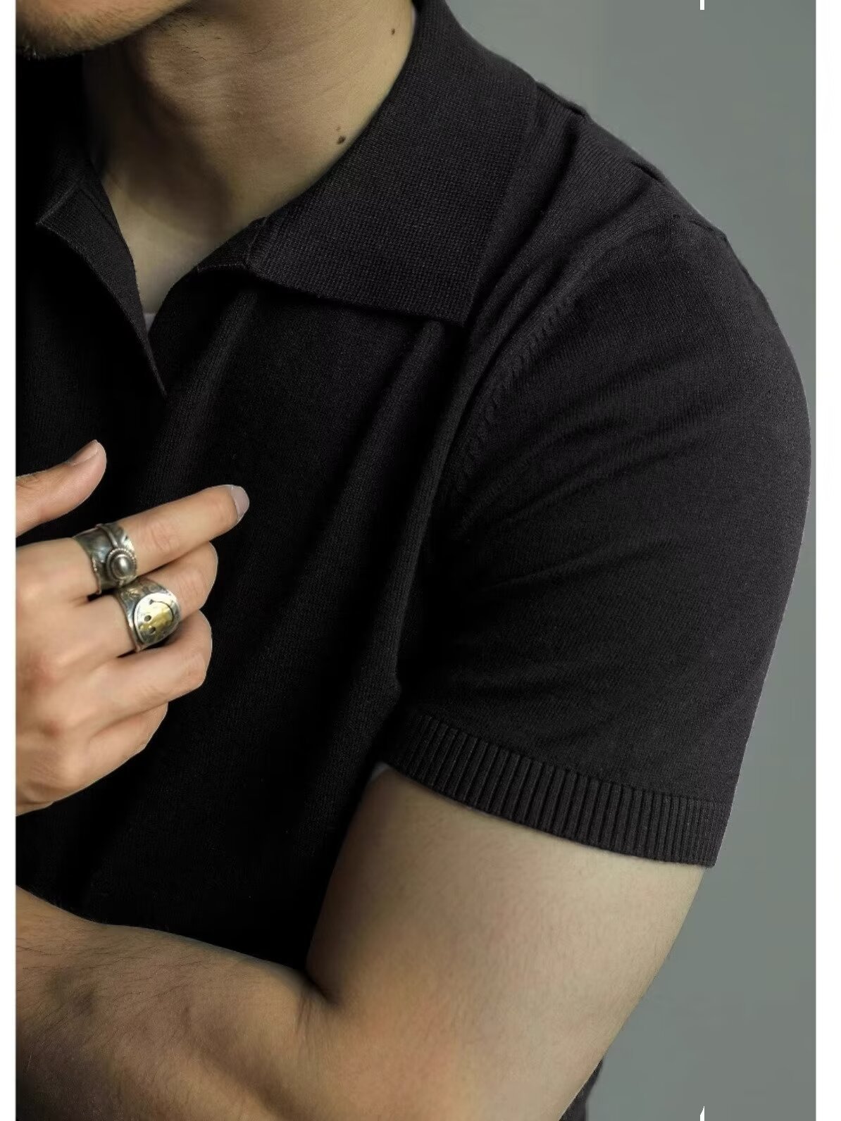 Camiseta de polo de punto ligera para hombres de negocios casuales de color sólido con collar delgado de manga corta estilo americano vintage verano