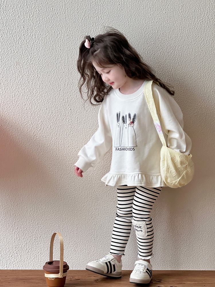 女の子トレーナー秋服2025新しい子供韓国風洋風服スーツ女の赤ちゃん春秋長袖トップス