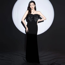 ��ɫĨ�غ����Y�߶˾������Y���~β��������ͬ�������ݳ���Ů