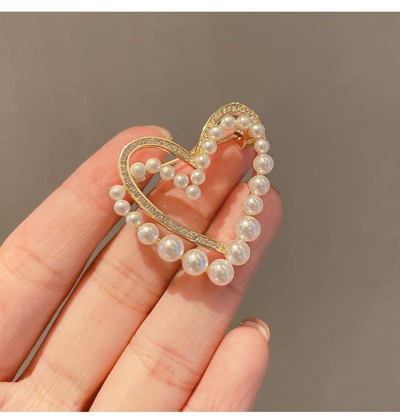 Simple Style Heart Shape Alloy Plating Inlay Rhinestones Pearl Women's Brooches display picture 2