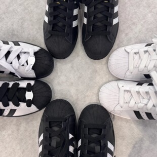 ���ؐ���^Superstar XLG���ϰ�Ь���~�ݺ��Ƥ��У�@���eС��Ь