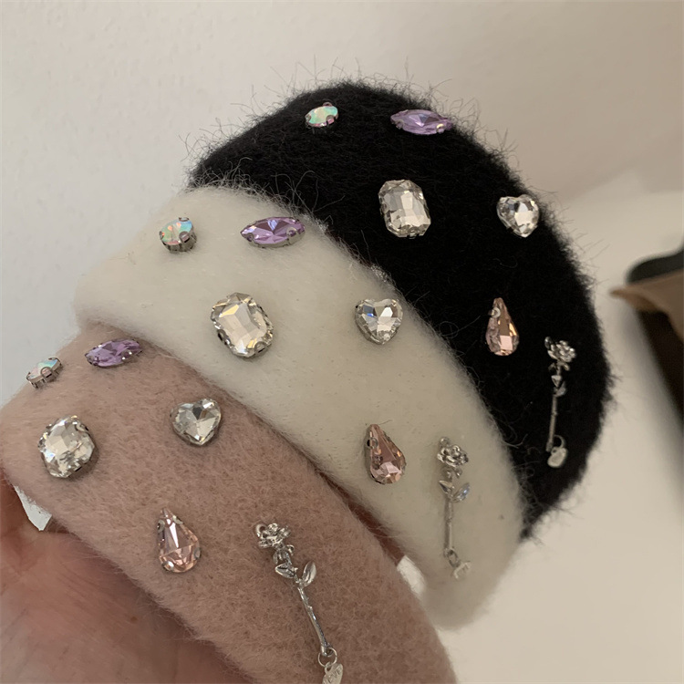 Corea del Sur rhinestone Rosa diadema de felpa Internet celebridad de alto grado de pelo de ala ancha presionando diadema Otoño e Invierno Paquete de pelo de moda en blanco y negro