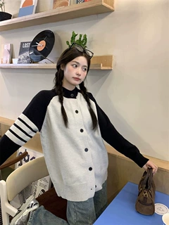 学院风撞色条纹针织开衫外套女秋季新款加厚纽扣宽松显瘦休闲上衣