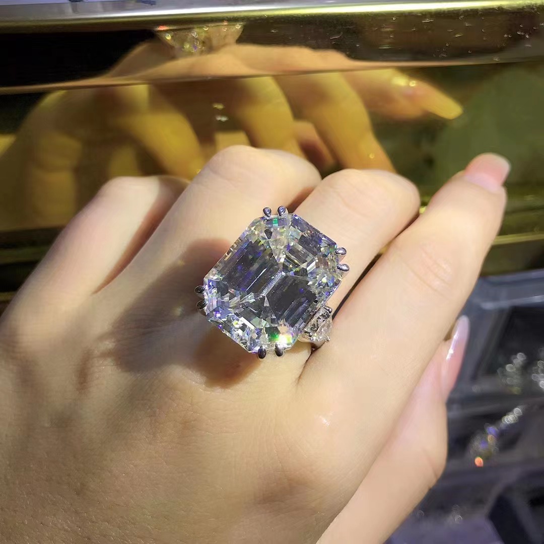 Gao Ding corte esmeralda anillo de mujer Cena Video suministro de comercio exterior de alta gama 50 quilates anillos grandes