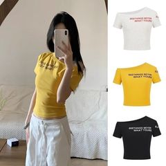 2025 新しいホットガールスリムフィットショートトップレタープリントデザイン斜め肩半袖 Tシャツ女性の夏