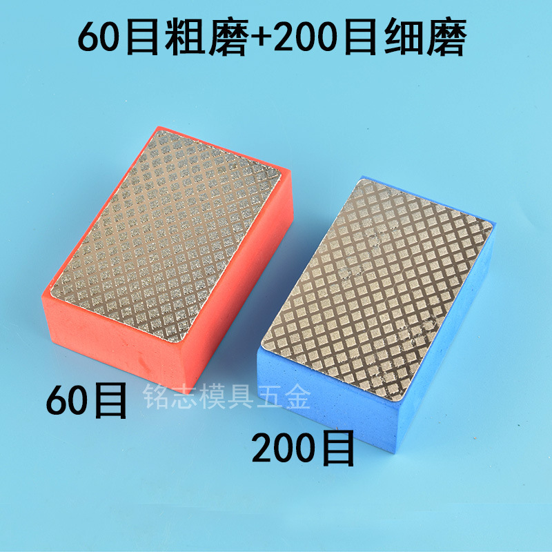 ダイヤモンドの手は辺のタイルのトリミング器を拭きます。|undefined