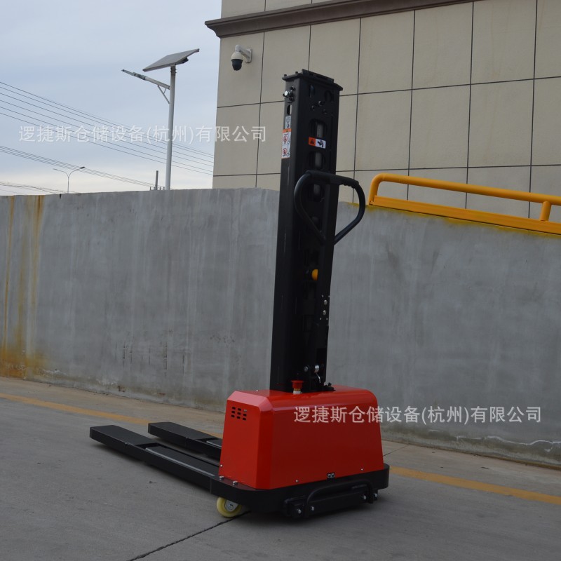 电动随车叉车500kg锂电升降叉车便携式上下货堆高自体登高搬运车