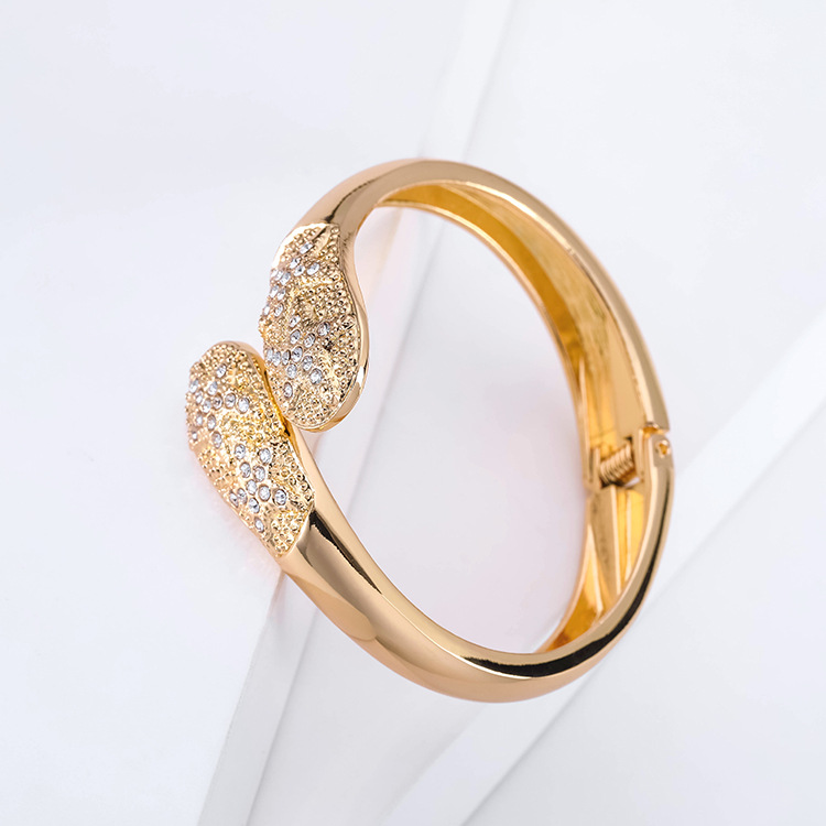 Niche Diamond-studded Five-pointed Star Double-headed Symmetrical Kc Gold-plated Bracelet display picture 3