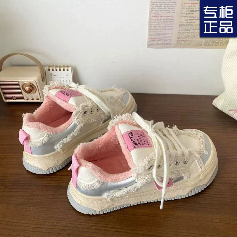 Нишевые бархатные толстые теплые хлебные туфли дикие короткие бархатные хлопчатобумажные туфли 2024 новые зимние туфли с большой головой