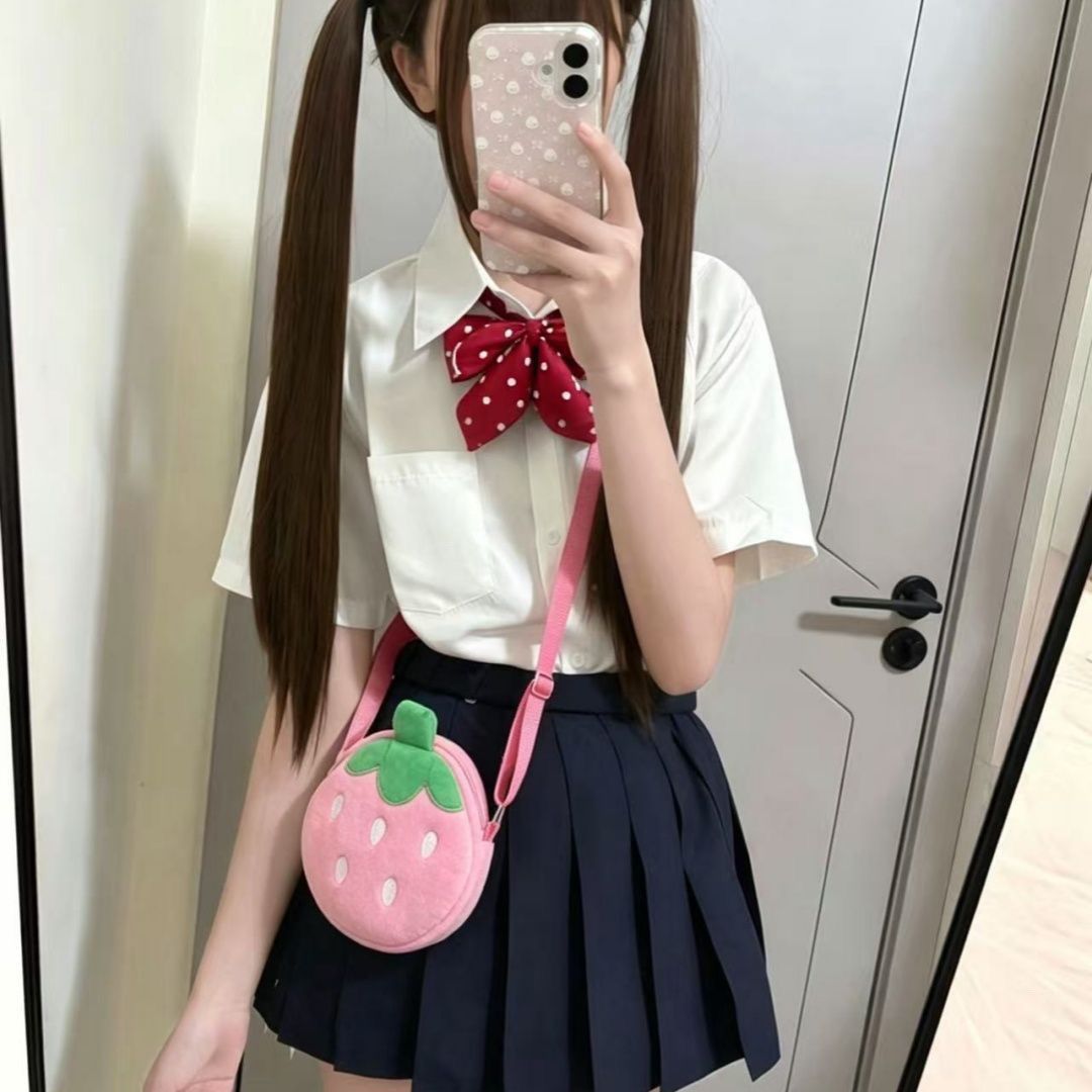Cute plush strawberry crossbody bag, accessory for children and adults when going out, mini shoulder fruit crossbody bag for storage