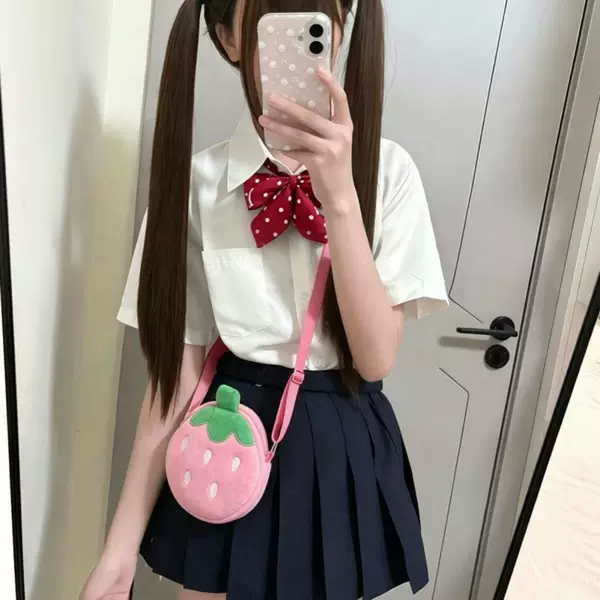 Cute plush strawberry crossbody bag, accessory for children and adults when going out, mini shoulder fruit crossbody bag for storage