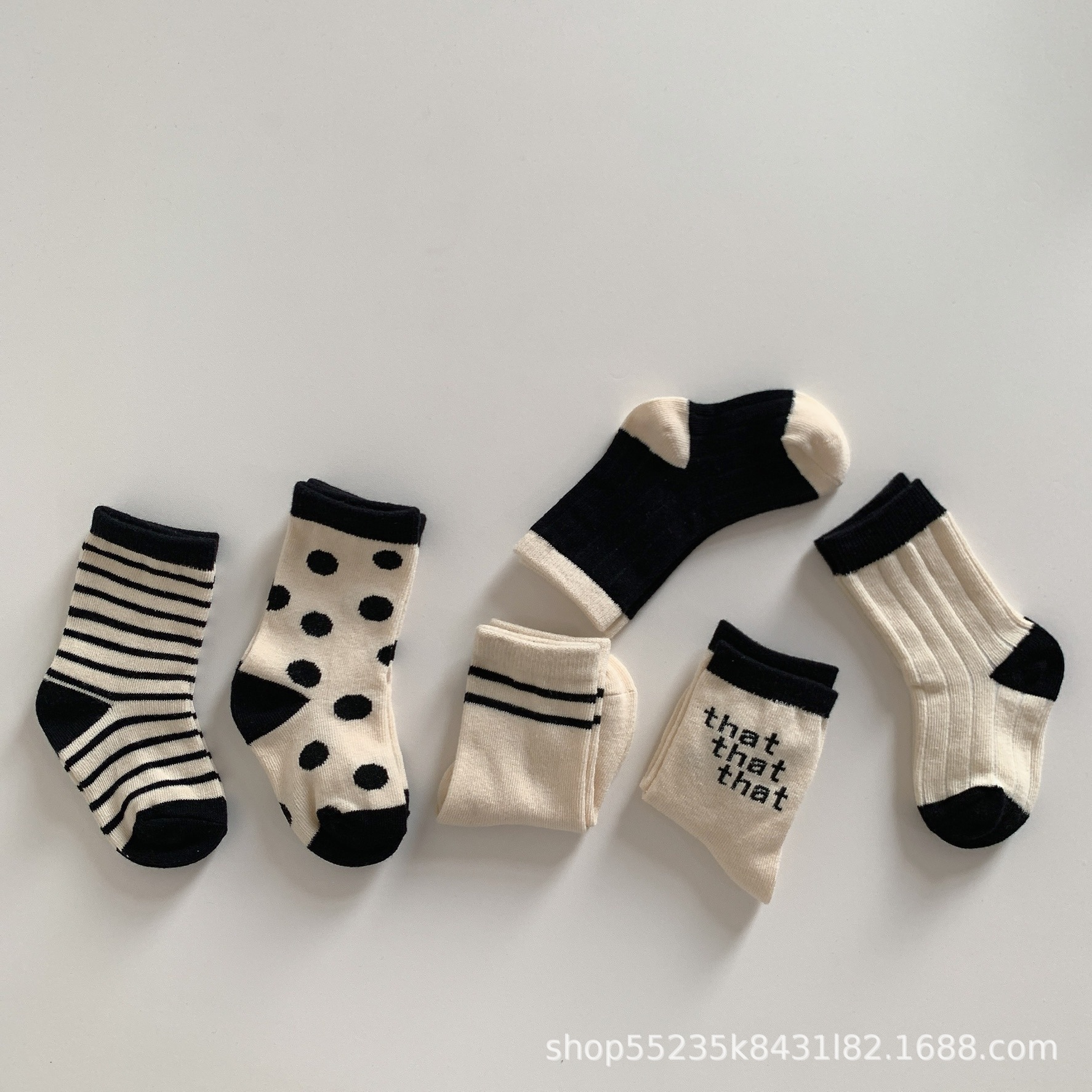 2023 nuevos calcetines de bebé calcetines de algodón de primavera y otoño engrosados calcetines de otoño e invierno para niños calcetines de moda versátiles calcetines de bebé a media pierna