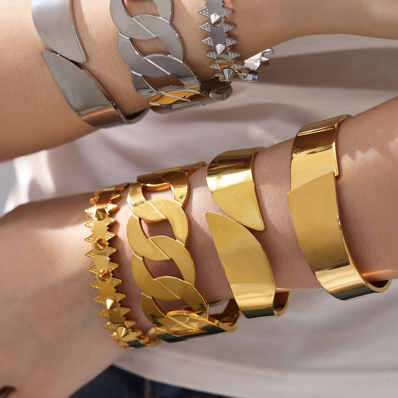 Stainless Steel Geometric Irregular Rivet Clasp Bracelet, 18K Gold Plated, Ins European and American Style, Light Luxury, Unique and Stylish Bracelet Stainless Steel Geometric Irregular Rivet Clasp Bracelet, 18K Gold Plated, Ins European and American Style, Light Luxury, Unique and Stylish Bracelet