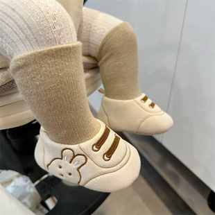 Autumn and winter newborn baby 0-1 year old male and female baby cartoon shoes and socks do not fall off with warm non-slip floor socks do not fall off shoes