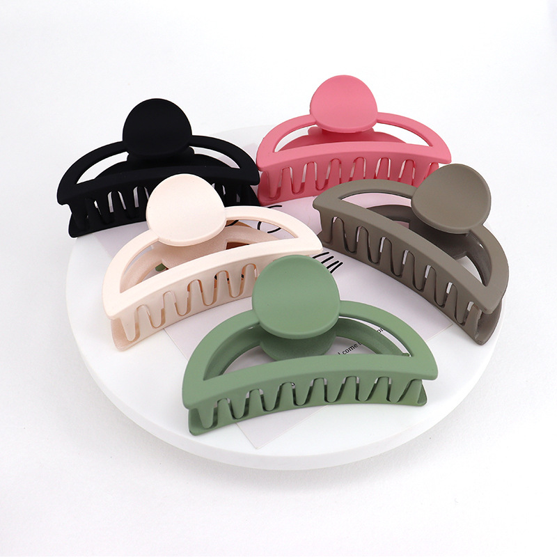 Pinza de pelo de resina de color crema hembra temperamento retro Cabeza trasera horquilla clip de tiburón coreano horquilla de todo fósforo