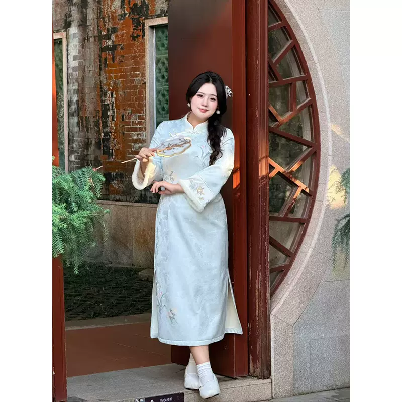 52132新中式复古国风长袖加绒连衣裙2025女冬季新款气质大码旗袍