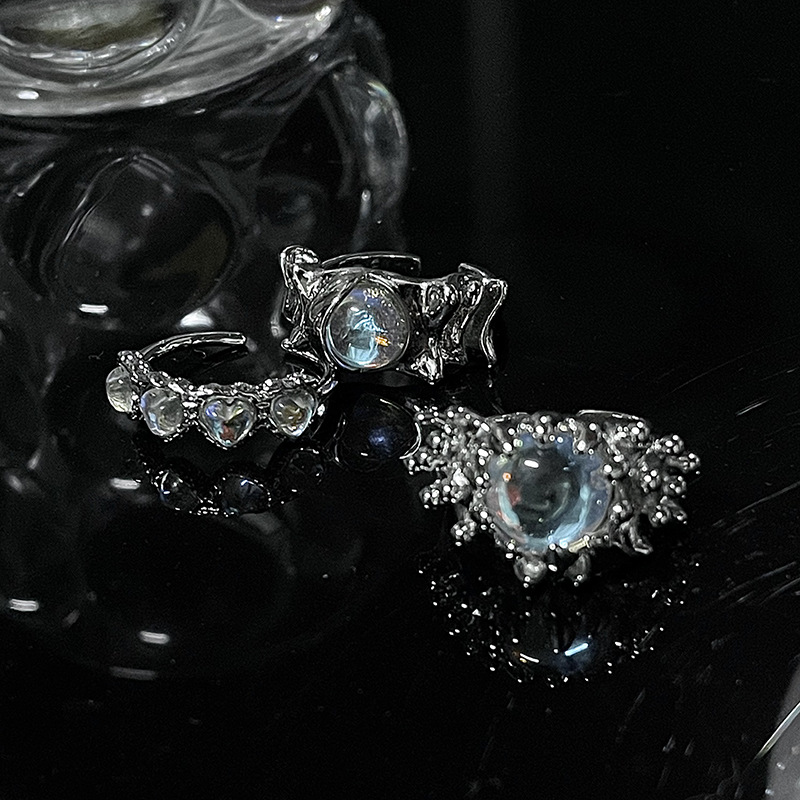 Moonstone en forma de corazón irregular francés líquido de alta calidad anillo abierto personalidad femenina anillo de textura de gema