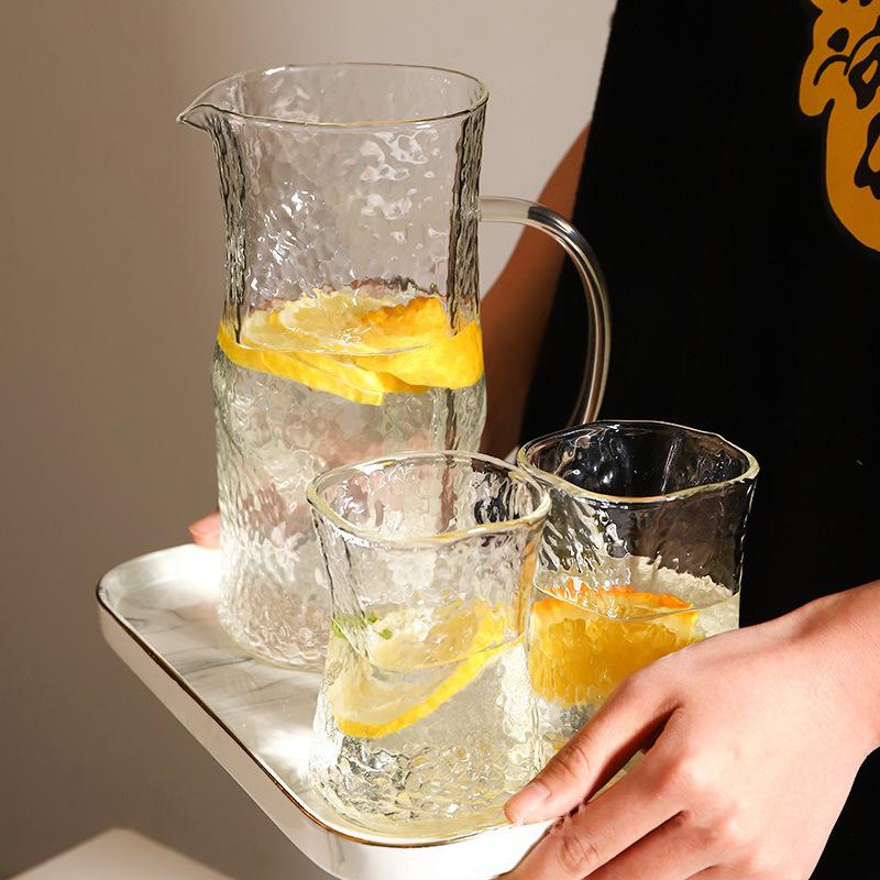 With a forged pattern glass transparent teapot