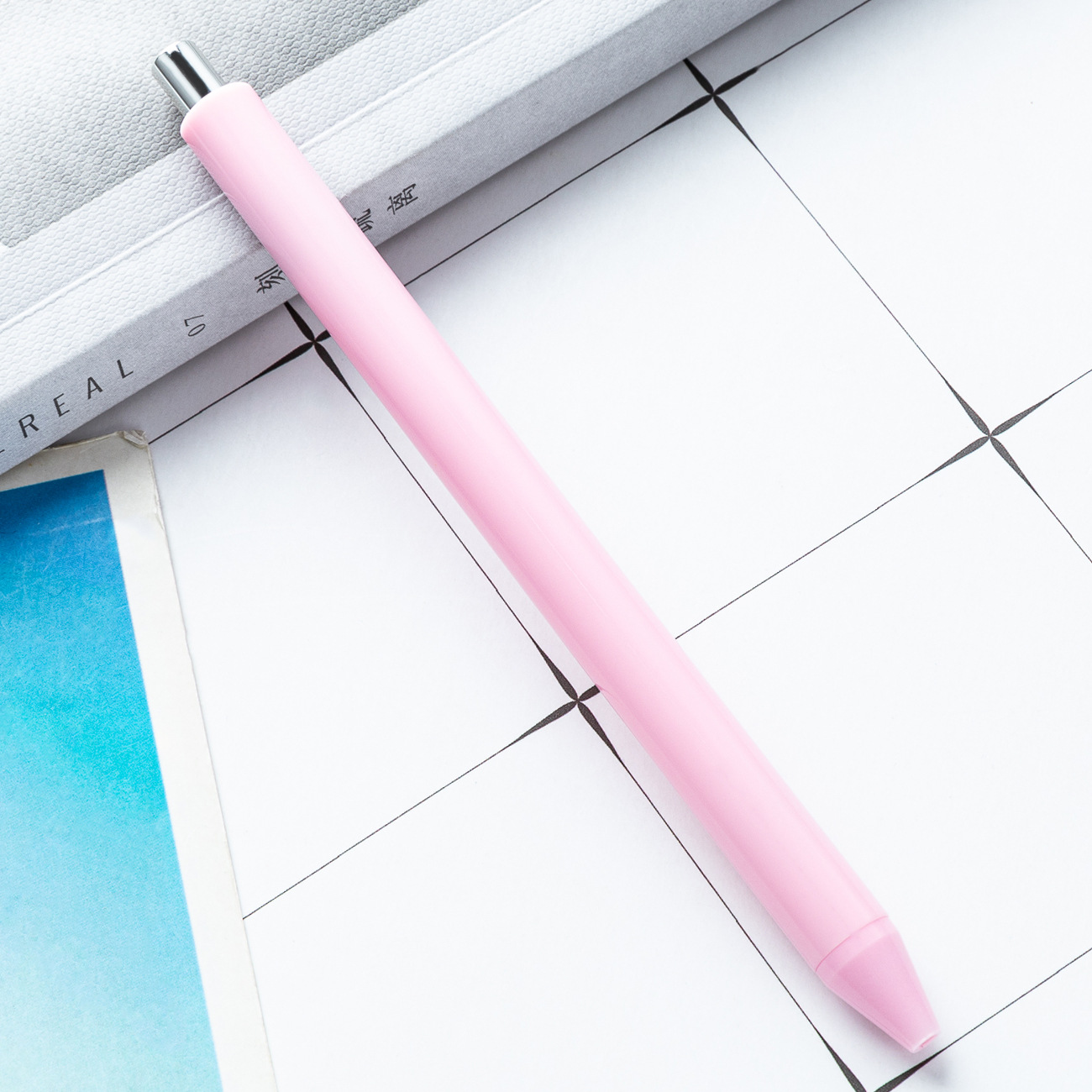 Pluma de plástico de color macarón simple examen de estudiantes pincel bolígrafo se puede imprimir logotipo de exhibición de regalos bolígrafo publicitario