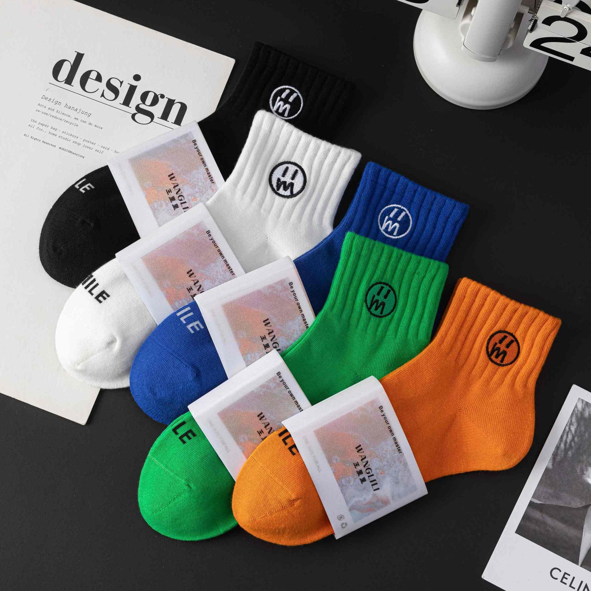 Socks Men's Pure Cotton Socks Autumn and Winter Men's Mid-Calf Socks Embroidered Smiley Men's Socks Deodorant Sports Socks Boneless Socks