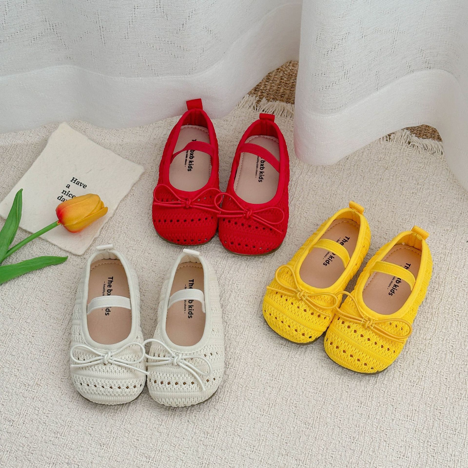 Bebé verano hueco zapatos transpirables para niños 2026 nuevo estilo de niña princesa sandálias de frijoles suaves