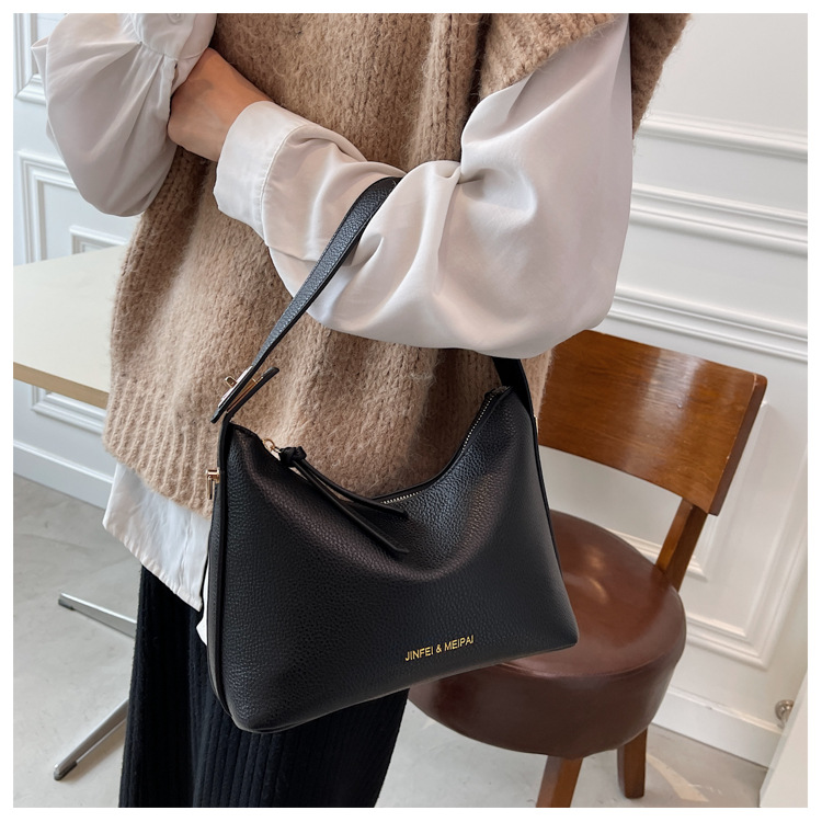 Single Shoulder Messenger Bag 2021 New Solid Color Fashion Lychee Pattern Underarm Bag display picture 7