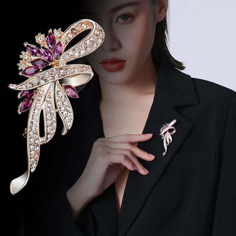 Broche de luxe en cristal léger haut de gamme pour femme, simple et tendance, accessoire de mode, broche en perles en gros_voghion.com