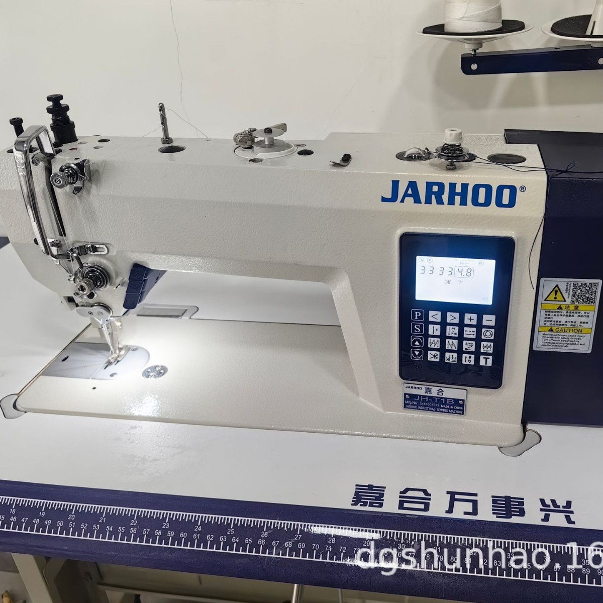 Cuatro máquina de sincronización automática de computadora, camión DY, alimentación de material grueso hacia arriba y hacia abajo, camión sincronizado de gran lanzadera, máquina de coser industrial paso a paso