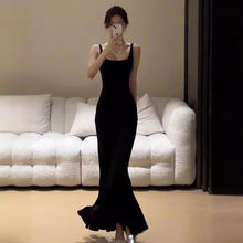 纯欲风性感黑色吊带连衣裙女夏2025新款修身垂坠感包臀鱼尾长裙子
