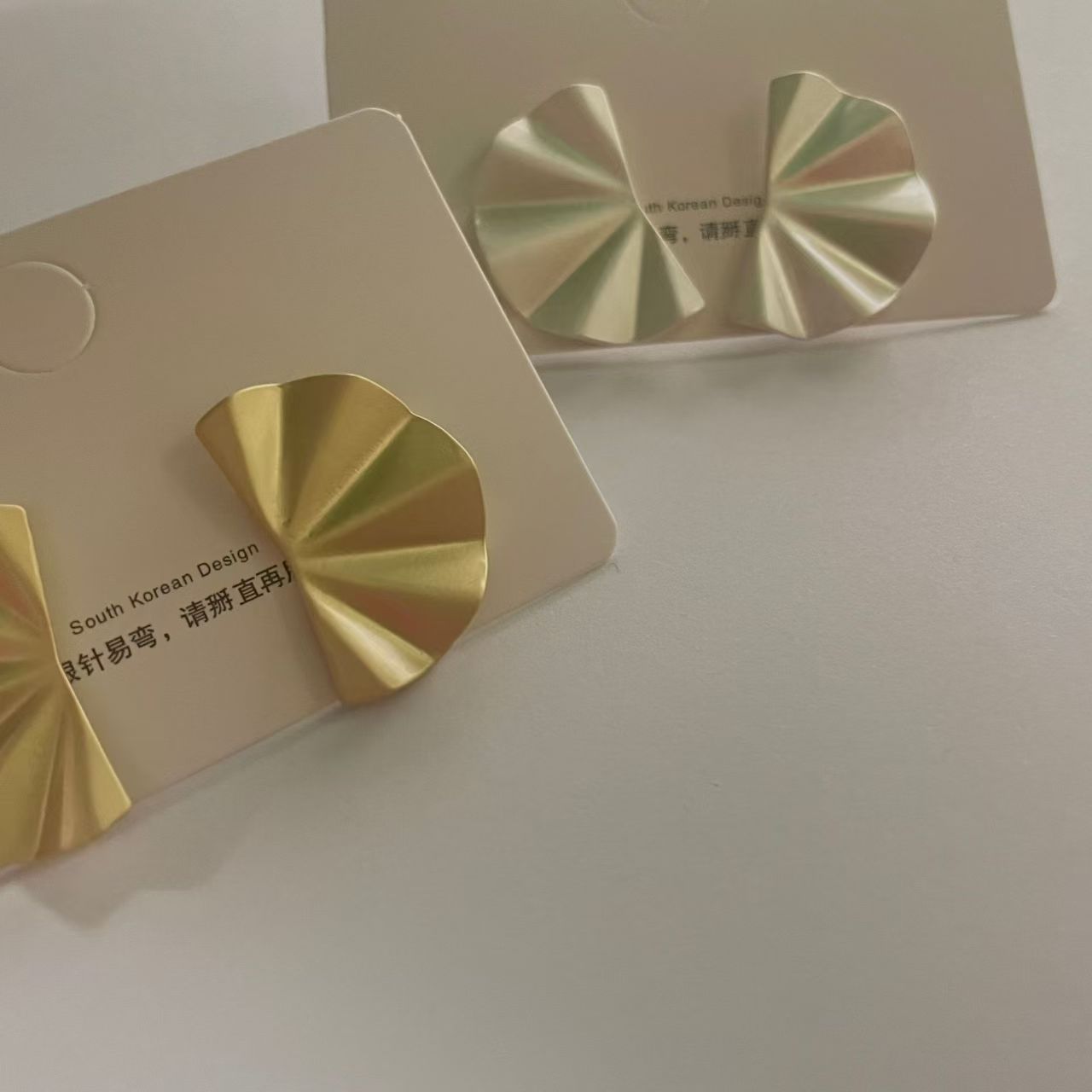 retro design wavy elegant earrings