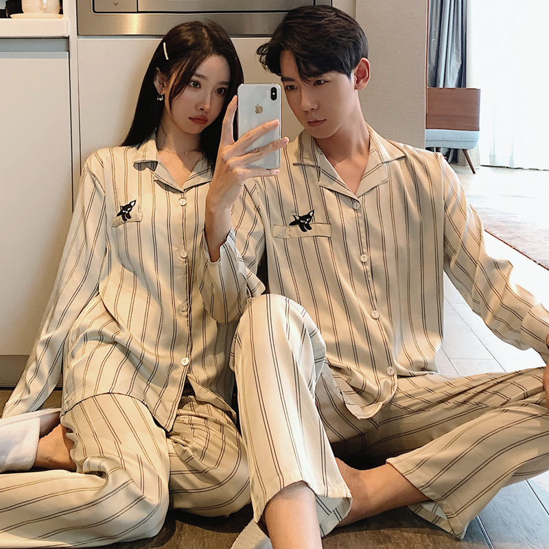 Venta al por mayor pareja pijamas primavera y otoño hielo seda manga larga hombres y mujeres 2022 nueva seda real más tamaño verano ropa para el hogar