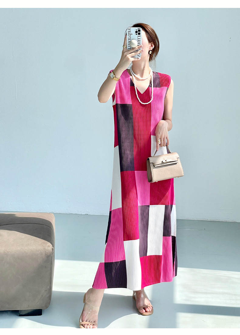 Đầm suông midi xếp ly không tay họa tiết ca rô — Màu xanh lam chi tiết 14