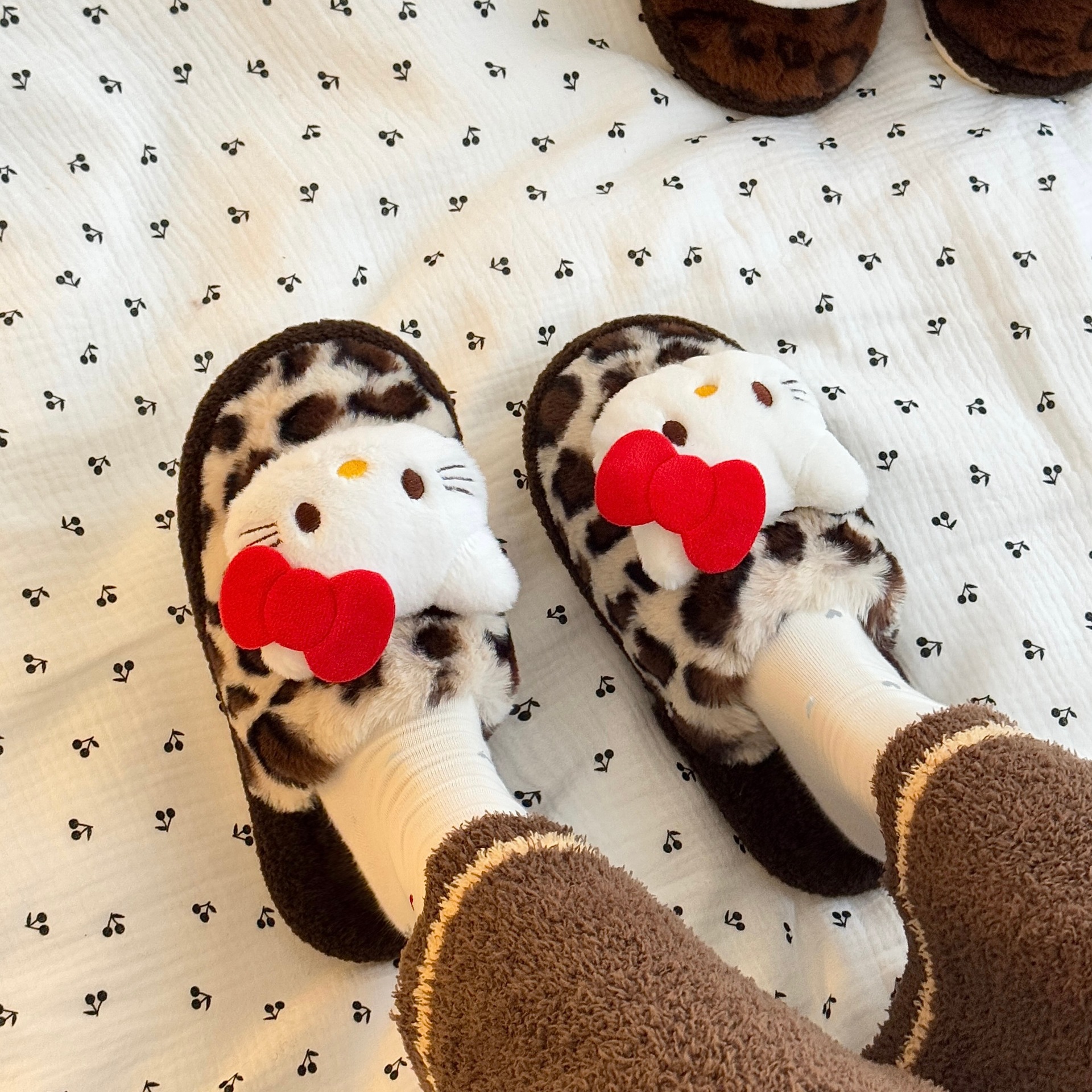 2025 nuevo otoño y invierno zapatillas de algodón lindo gato cómodo leopardo nicho de diseño zapatillas de pelo casero zapatillas de cabeza